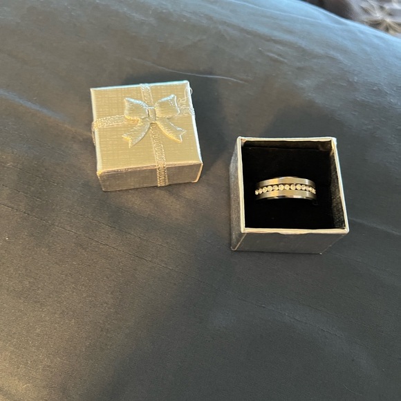 Elegant Silver Crystal Women's Ring - Picture 5 of 6